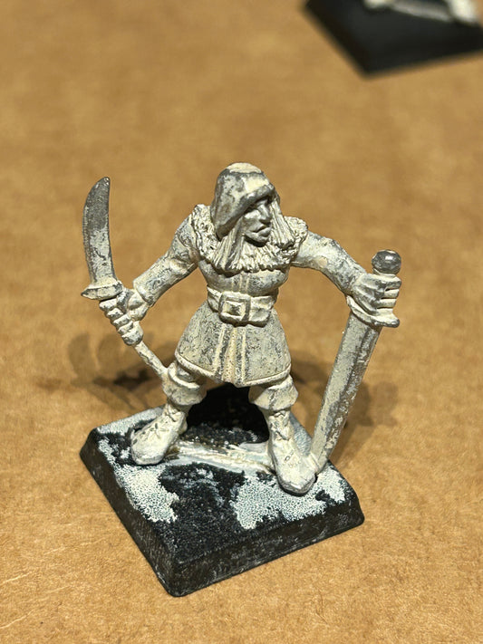 Wood Elf Marauder MM80/1 05 with sword and dagger
