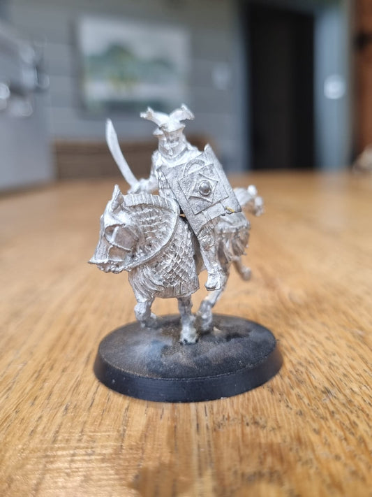 WARHAMMER LOTR -  EASTERLING KATAPHRAKT KNIGHT MOUNTED (METAL)