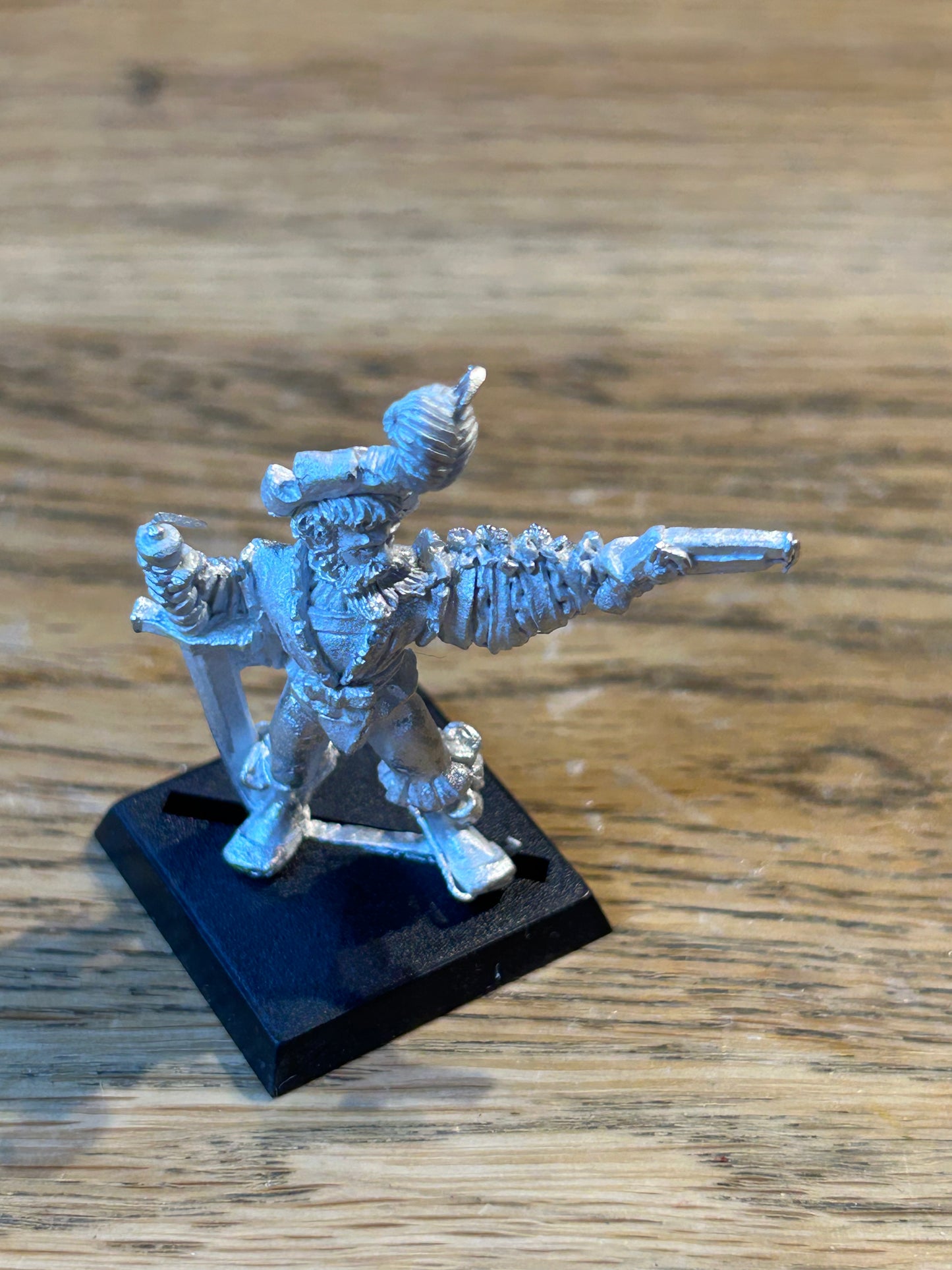 CITADEL WARHAMMER OOP EMPIRE CAPTAIN HERO  with pistol Oldhammer metal