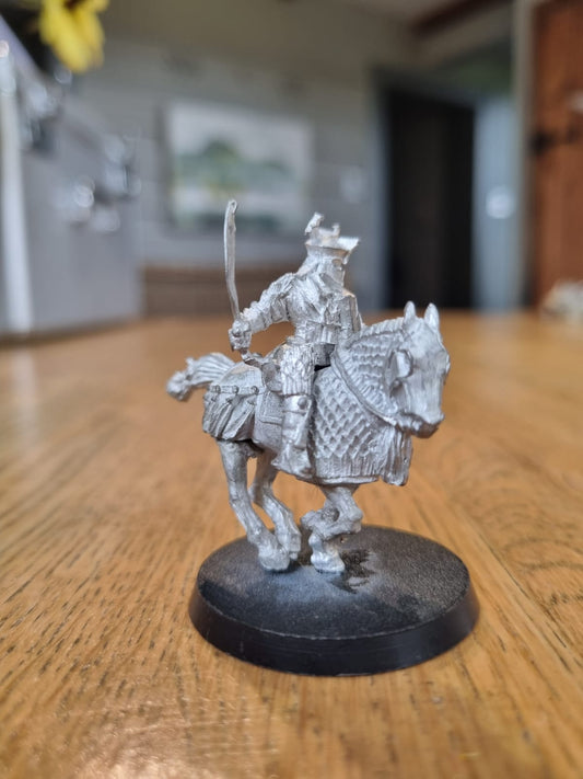 WARHAMMER LOTR -  EASTERLING KATAPHRAKT KNIGHT MOUNTED (METAL)