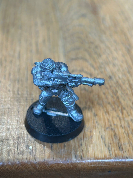 Imperial guard catachan jungle fighter trooper with lasgun