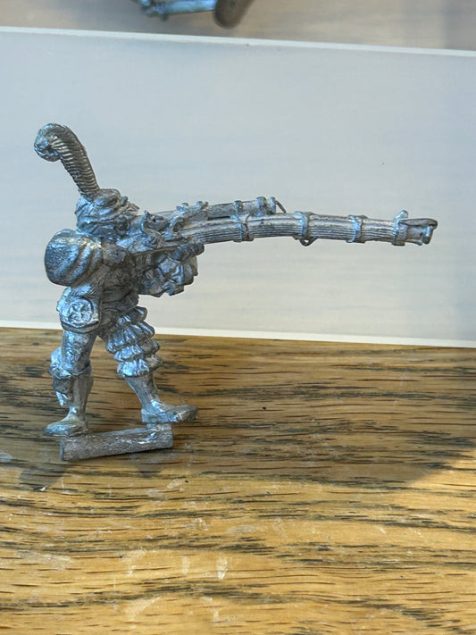 Warhammer fantasy War Wagon Crewmember With Hochland Long Rifle Metal Empire Old World