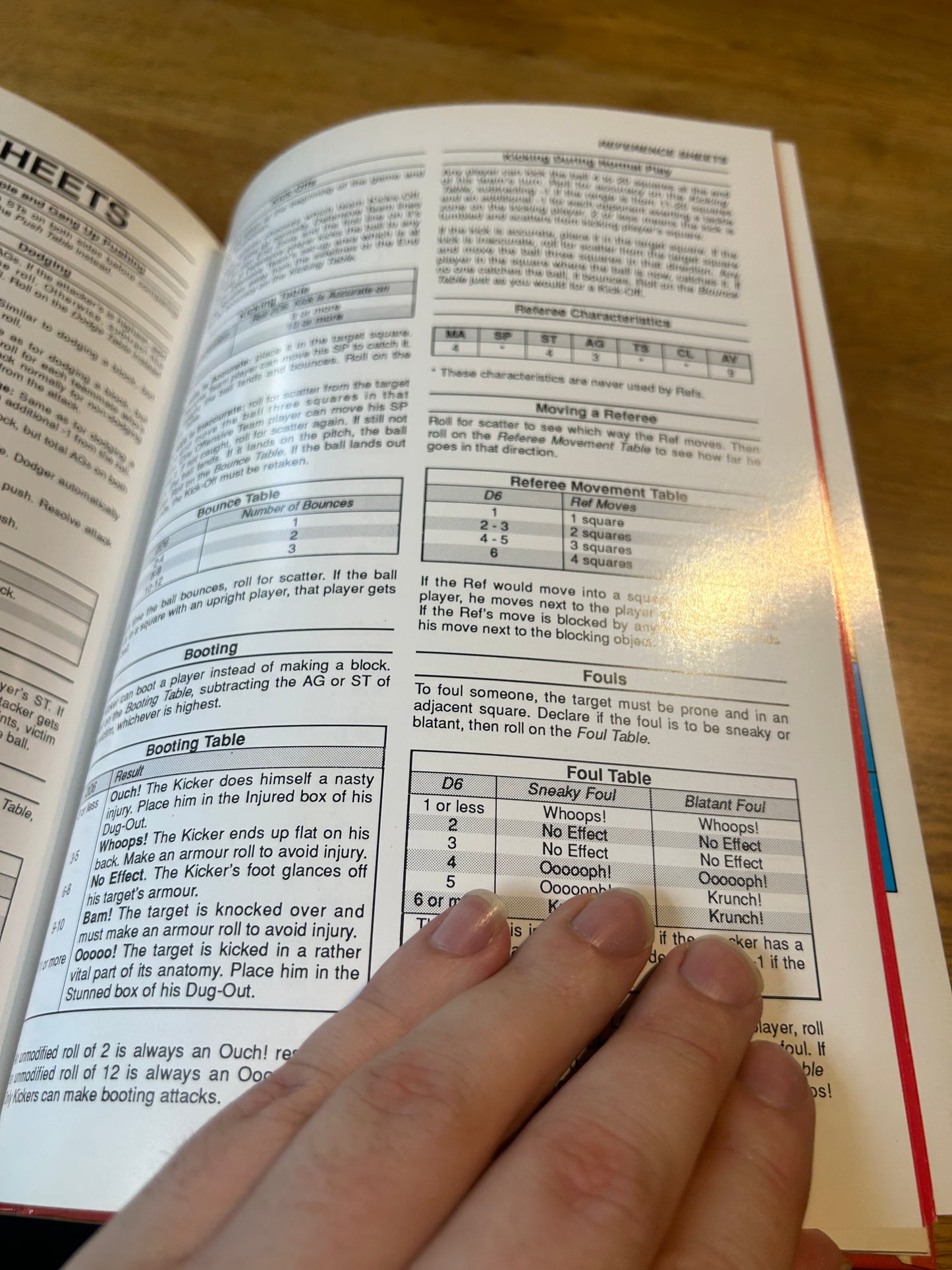 Blood Bowl Companion 2nd Edt  By Games Workshop 274 1989 complete with cards.