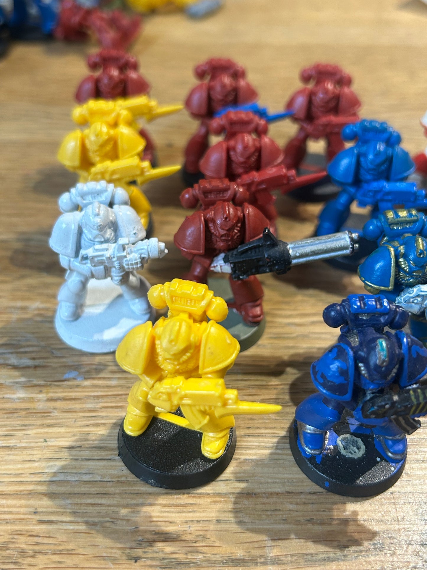 Warhammer 40k space crusade 15 space marines with mixed weapons (two have broken bayonets)