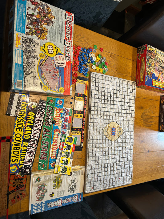 Bloodbowl second edition boxed game (missing three footballs, 1 human player, 2 orc players, one 6 sided dice and the lid)