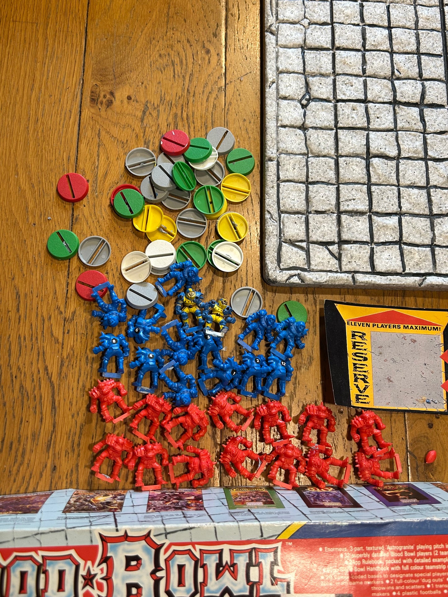 Bloodbowl second edition boxed game (missing three footballs, 1 human player, 2 orc players, one 6 sided dice and the lid)