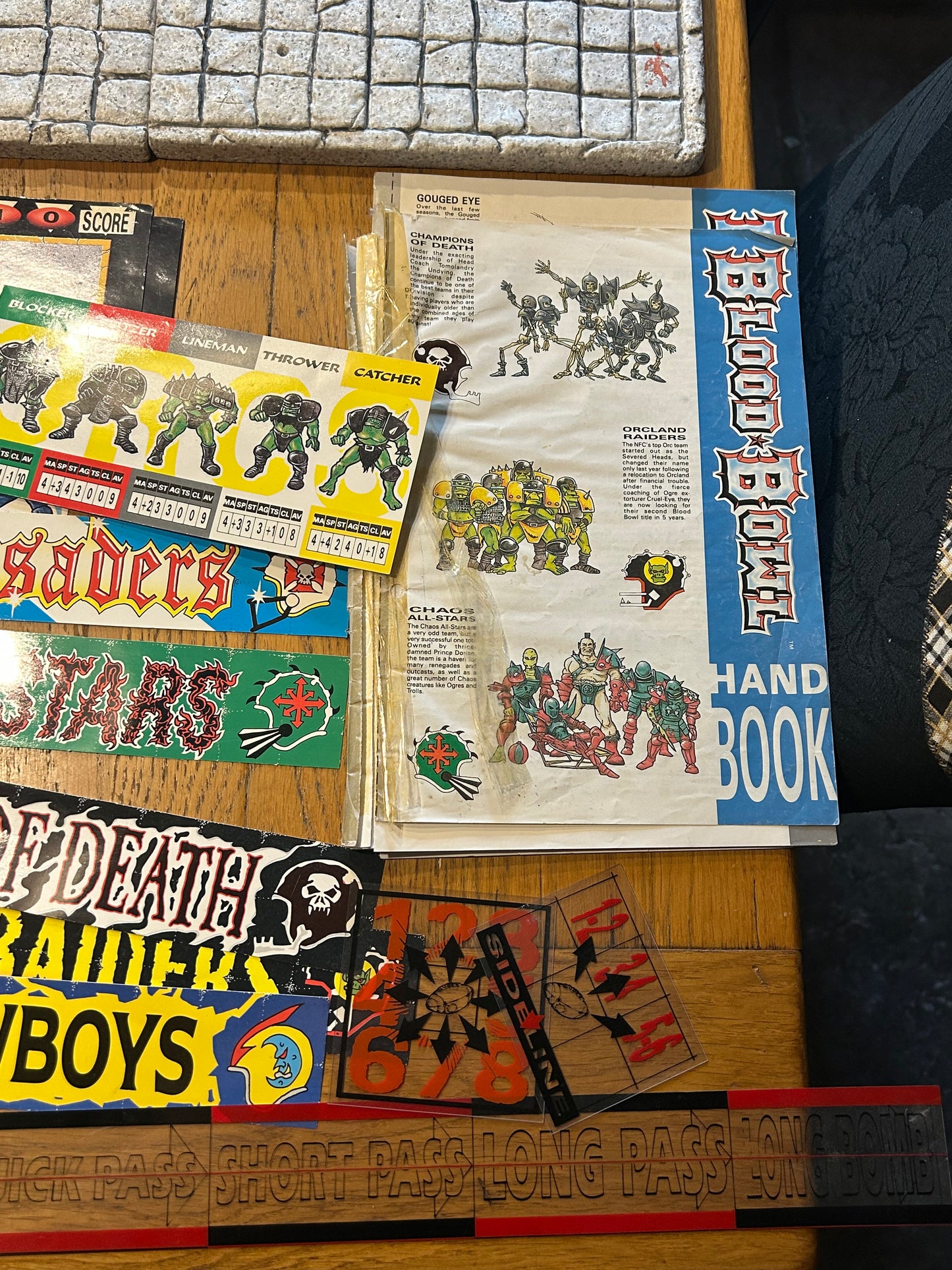 Bloodbowl second edition boxed game (missing three footballs, 1 human player, 2 orc players, one 6 sided dice and the lid)