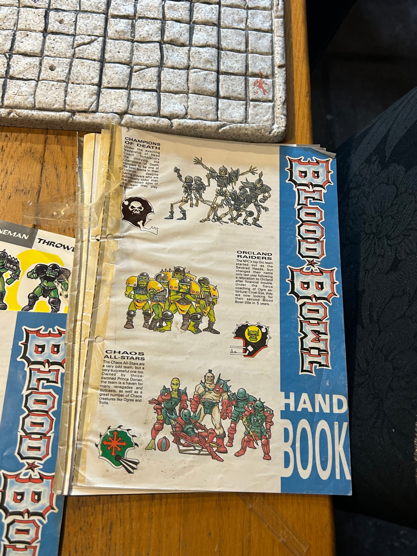 Bloodbowl second edition boxed game (missing three footballs, 1 human player, 2 orc players, one 6 sided dice and the lid)