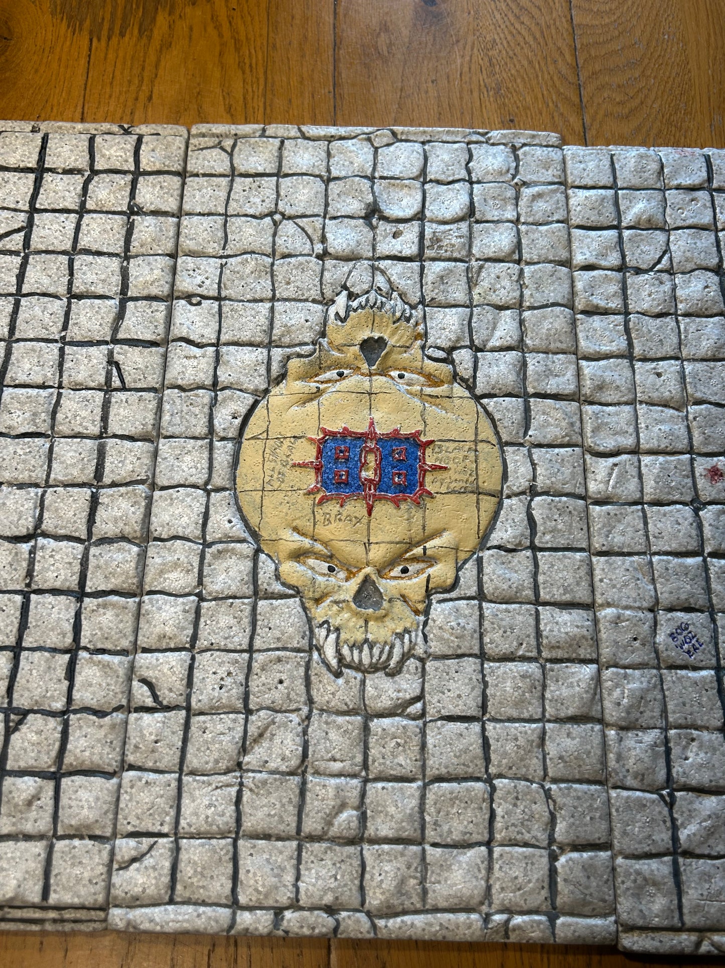 Bloodbowl second edition boxed game (missing three footballs, 1 human player, 2 orc players, one 6 sided dice and the lid)