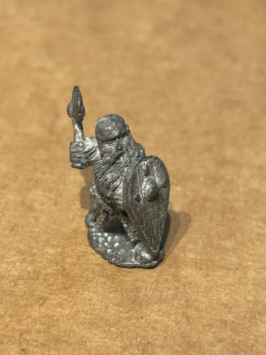 C07 (FTD5) Dwarf with Axe and Heavy Crossbow warhammer fantasy dwarfs