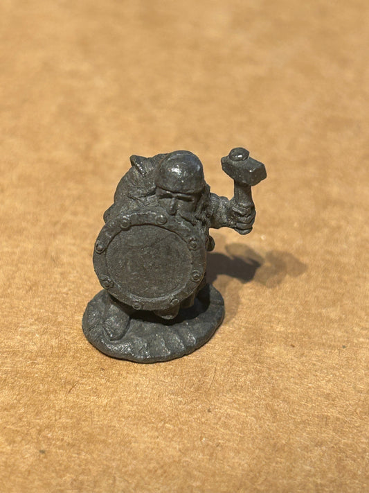 Warhammer fantasy dwarfs C06/1d
Dwarf Attacking w. Hammer