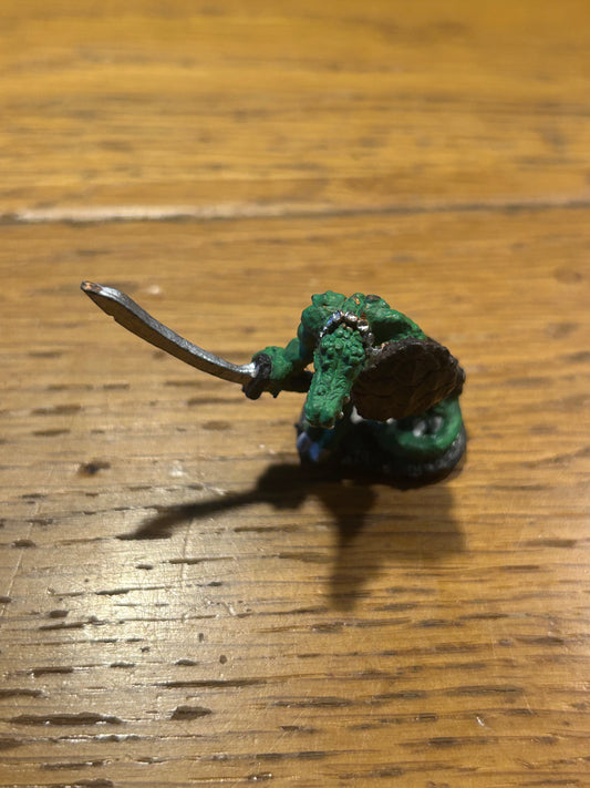 Warhammer fantasy c19 lizardmen  with sword and shield