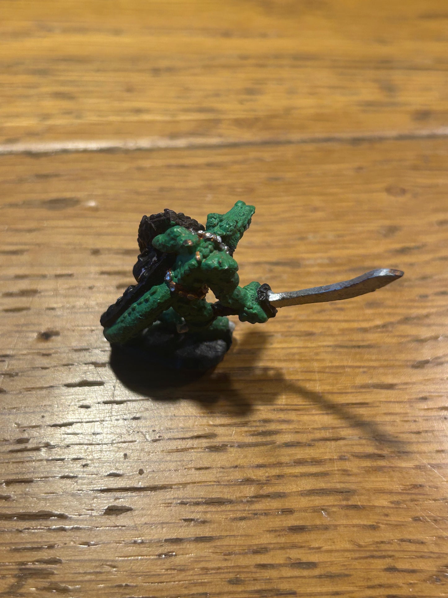 Warhammer fantasy c19 lizardmen  with sword and shield