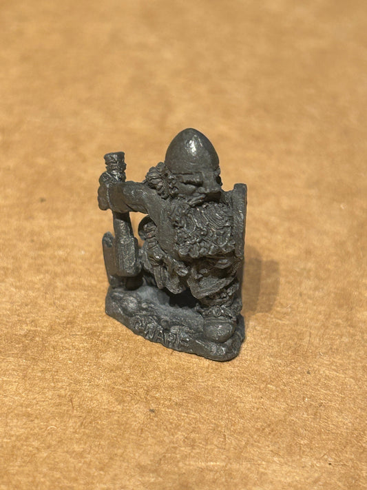 Citadel C06 Northern Dwarf Nascar Aruz / Angar Yellow Metal Miniature Pre Slotta