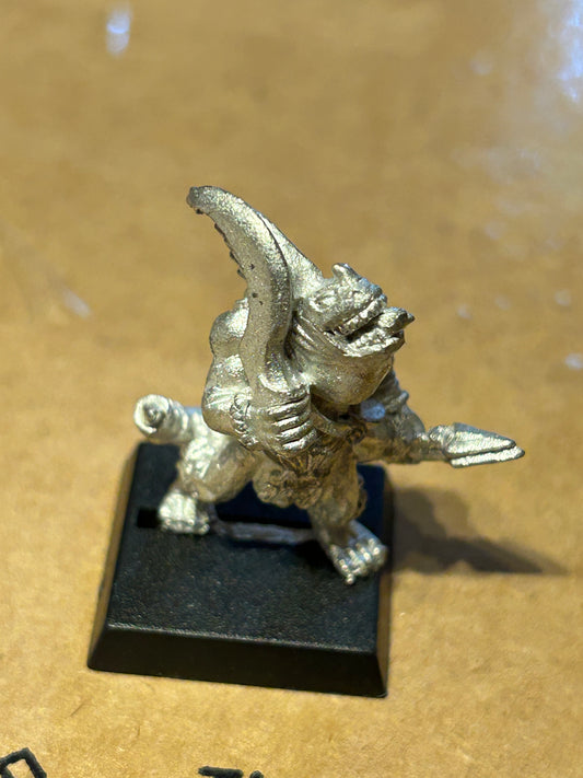 CITADEL WARHAMMER fantasy LIZARDMEN SKINK CHAMPION with sword and javelin