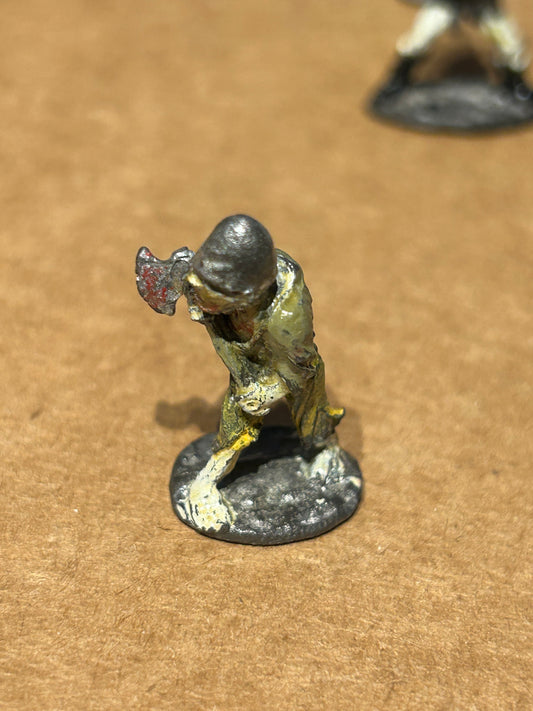 Warhammer fantasy undead fantasy tribes zombie with axe FTZ5
