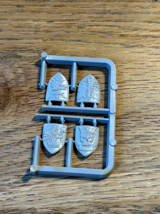 Warhammer fantasy empire shield half Sprue (quite rare)