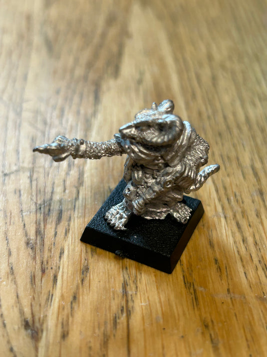 C22 Skaven Commander / Clan Skyre with Warplock Pistol Metal Citadel Oldhammer