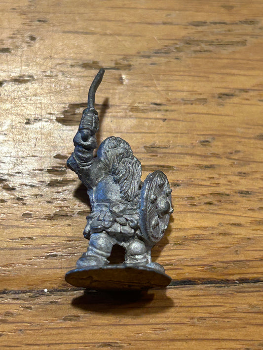 Warhammer - Dwarf  FTD 9 - Fantasy Tribe Dwarfs - Dwarf Chieftain  - 1982