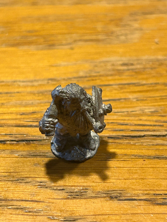 Warhammer fantasy c08 dwarf warrior with shield, axe and pipe