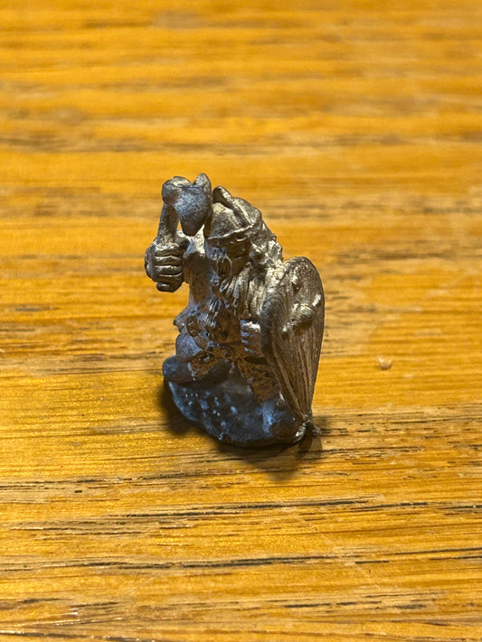 1981 FTD5 Dwarf with axe and shield and crossbow Fantasy Tribes Citadel Pre Slotta C07 warhammer fantasy