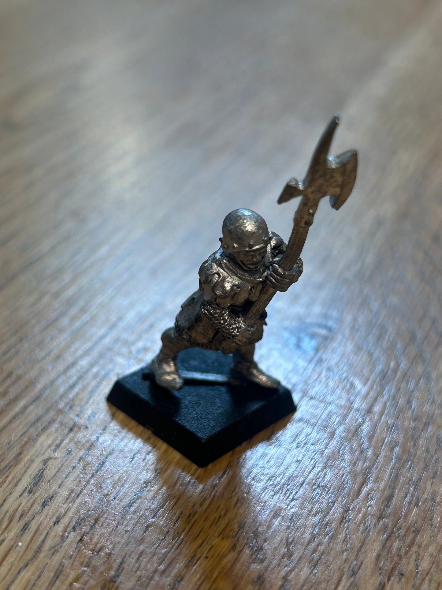 Bretonnian man at arms halberdier metal warhammer fantasy