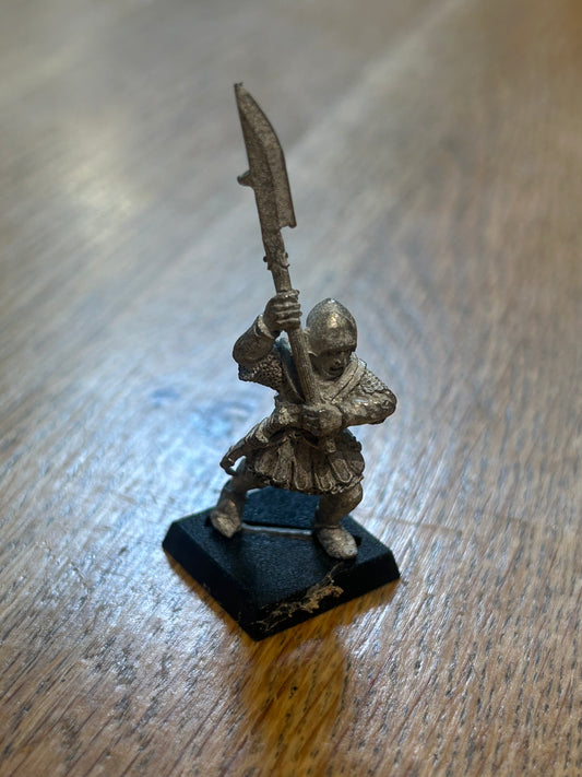 Bretonnian man at arms halberdier metal warhammer fantasy