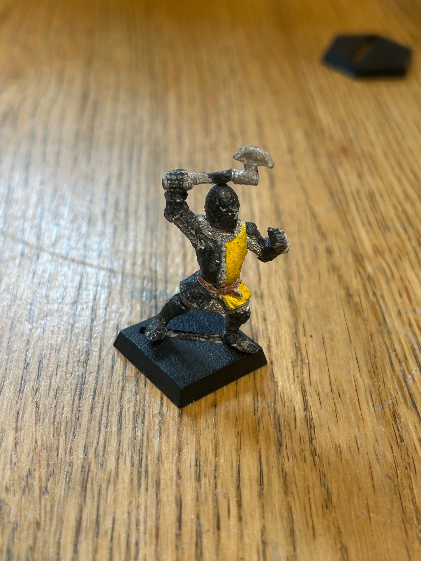 Warhammer fantasy bretonnian foot knight 4154 axe and great helm