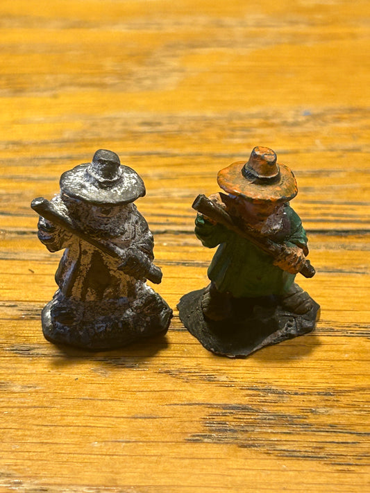 Citadel C06 Northern Dwarfs Dwarves Pre Slotta Farmer with Scythe x2 (missing scythe blades)