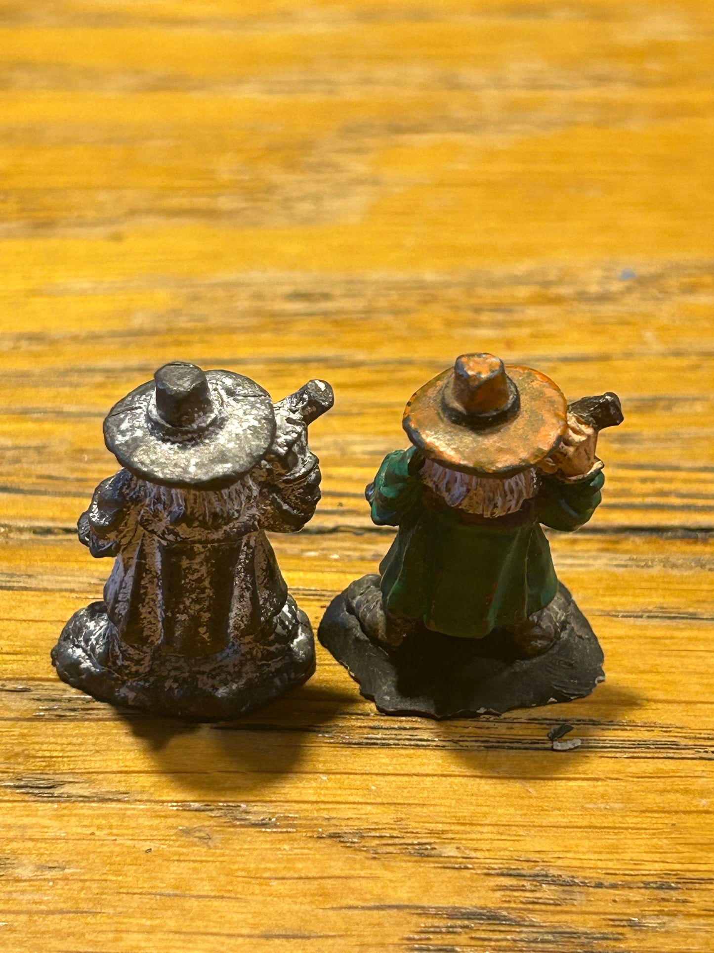 Citadel C06 Northern Dwarfs Dwarves Pre Slotta Farmer with Scythe x2 (missing scythe blades)