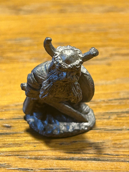 Warhammer fantasy preslotta northern Norse dwarf with sword and shield