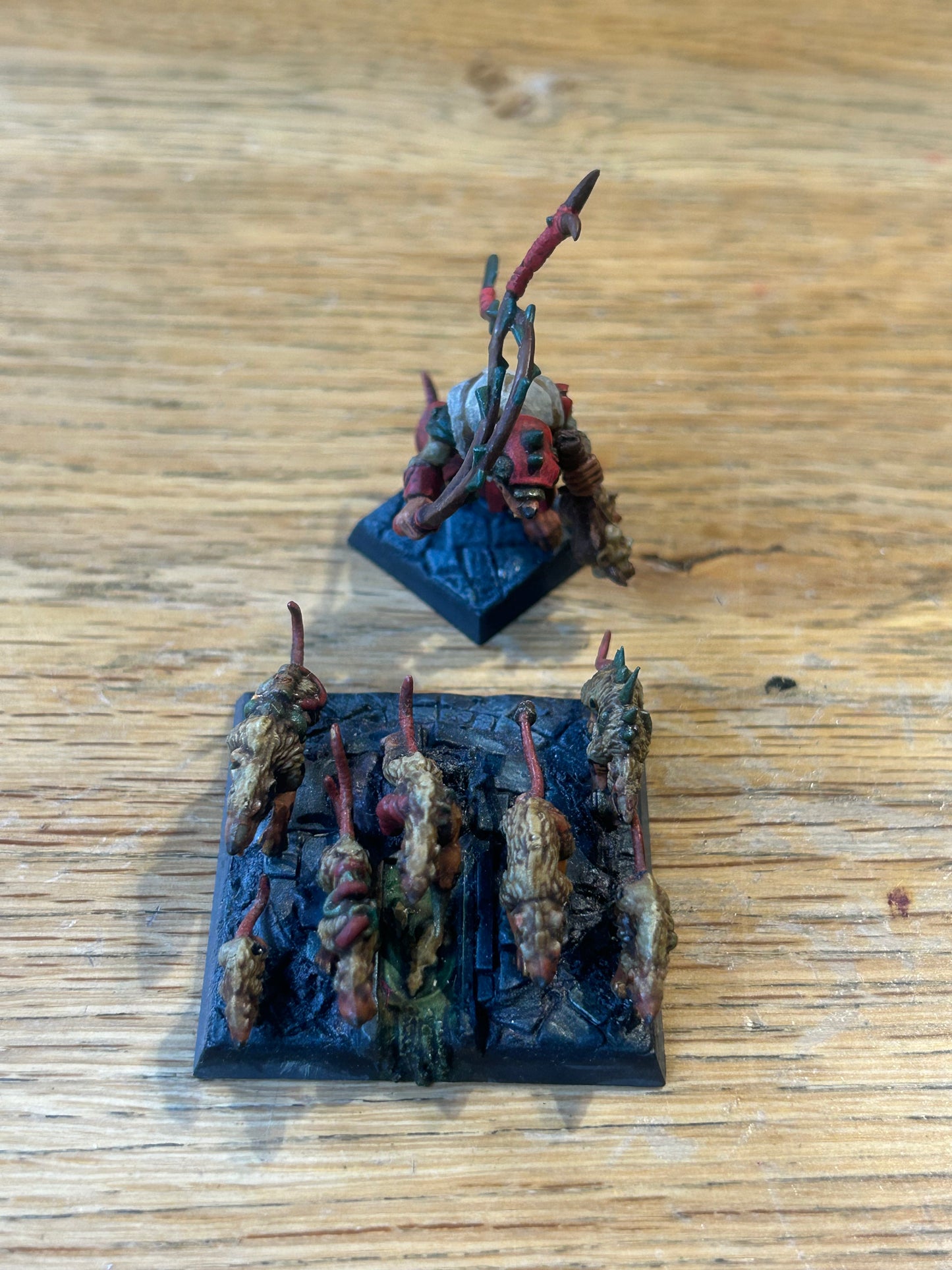Skaven packmaster and giant rat swarm base unit warhammer fantasy old world