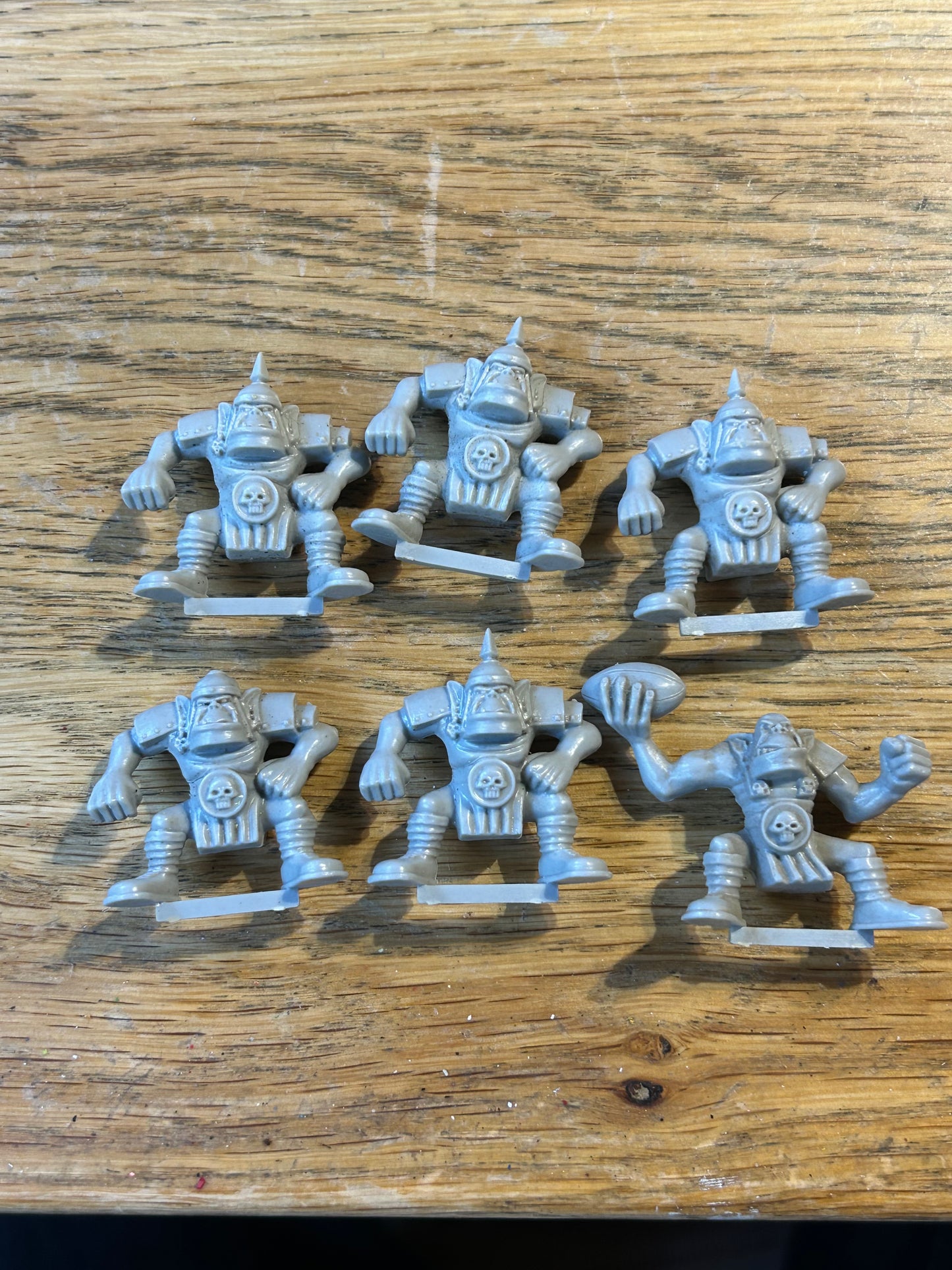 Bloodbowl third edition plastic orc players x6 (one lineman is missing his spike)