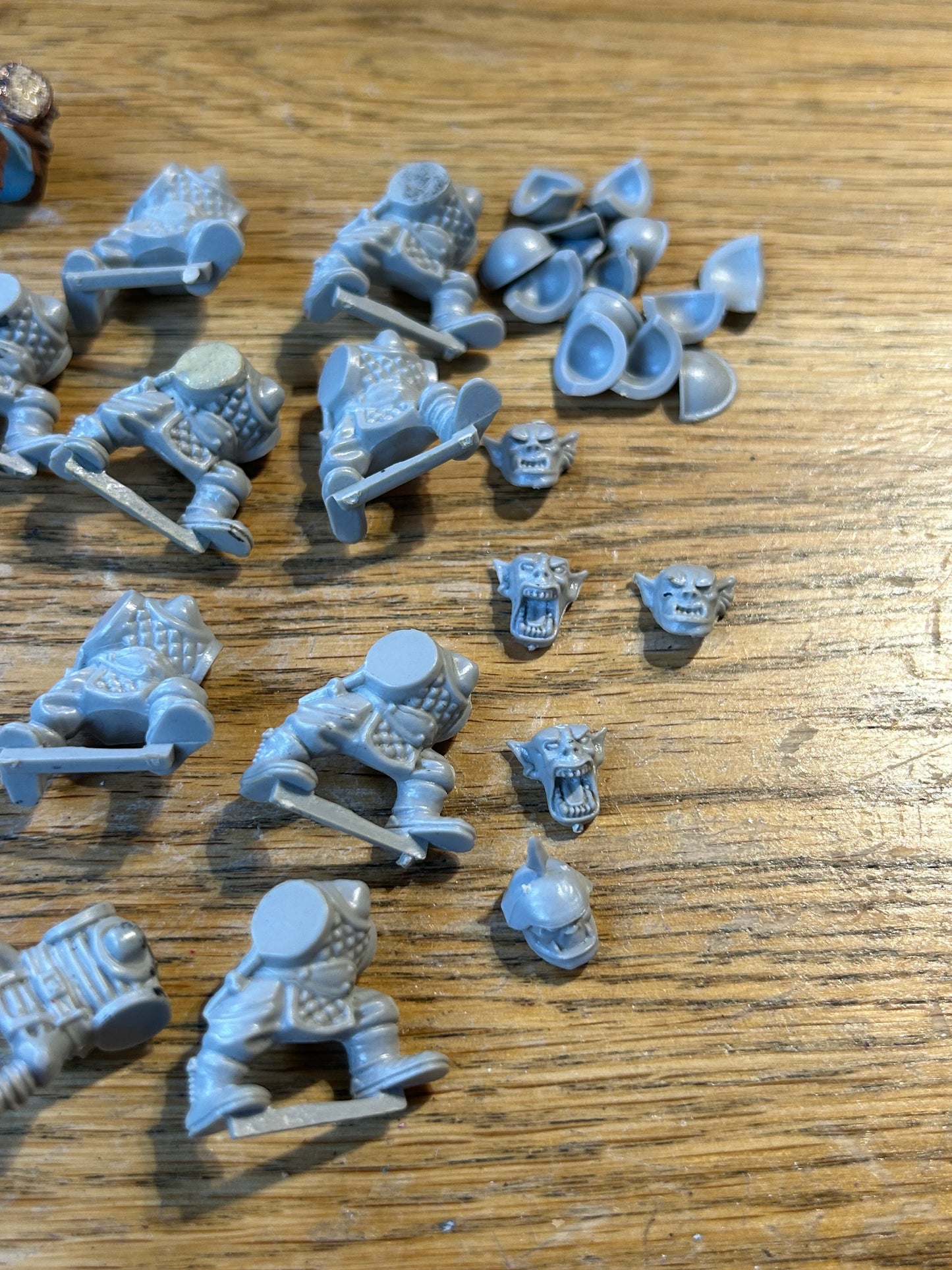 Rogue trader space ork plastic bodies x16 (plus 5 heads and some shoulder pads)