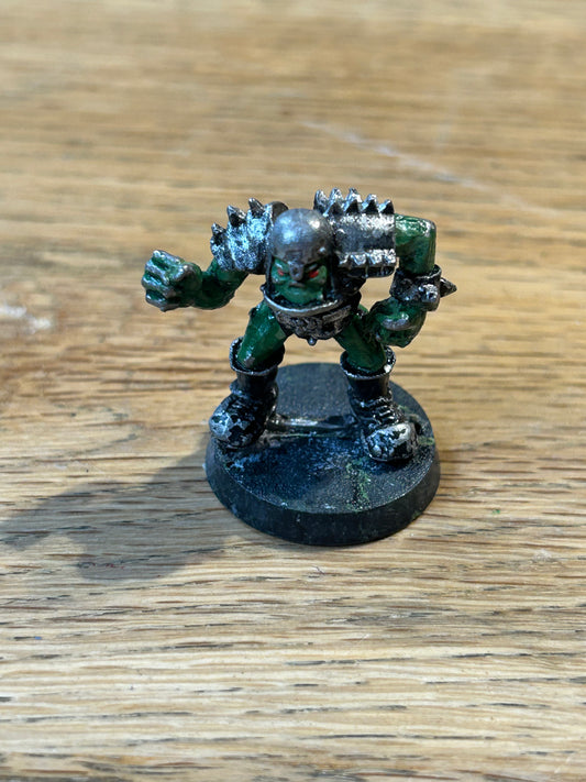 Warhammer: Blood Bowl - Orc lineman (oop metal)