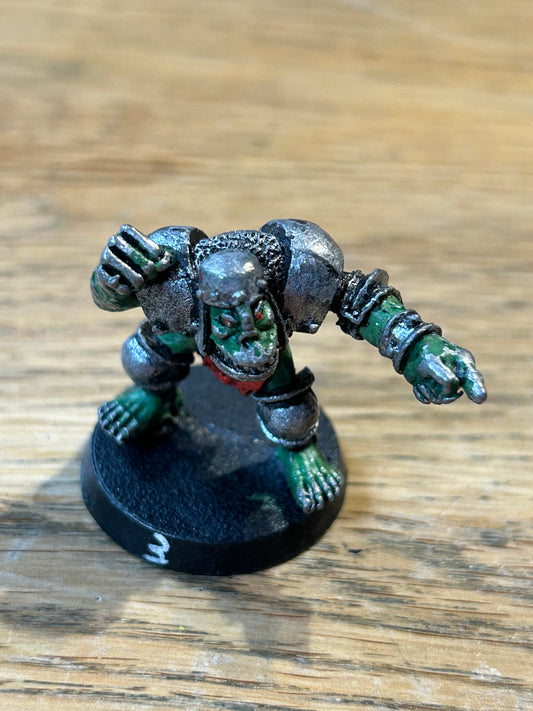 Warhammer: Blood Bowl - Orc thrower chucka (oop metal)