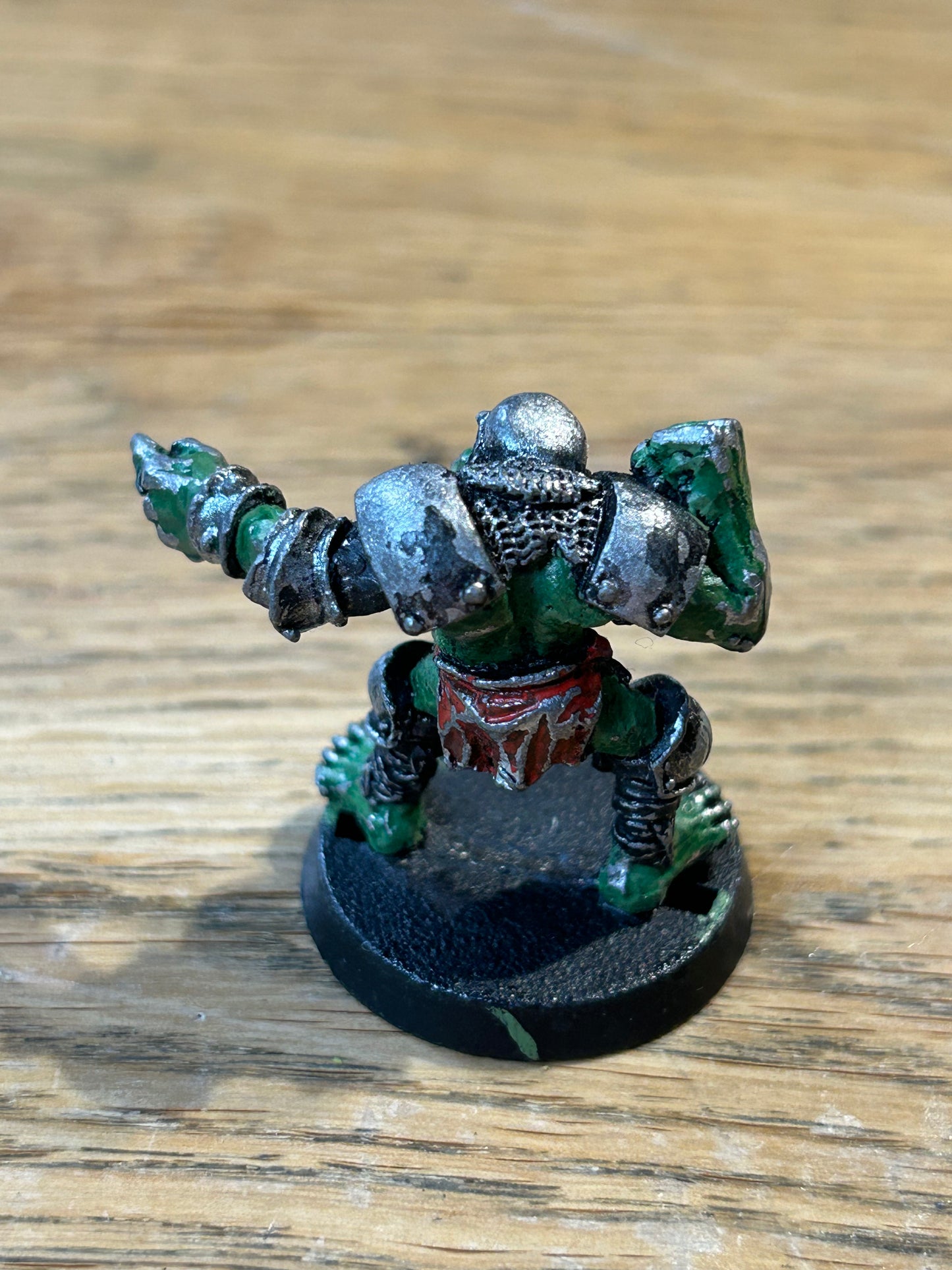 Warhammer: Blood Bowl - Orc thrower chucka (oop metal)