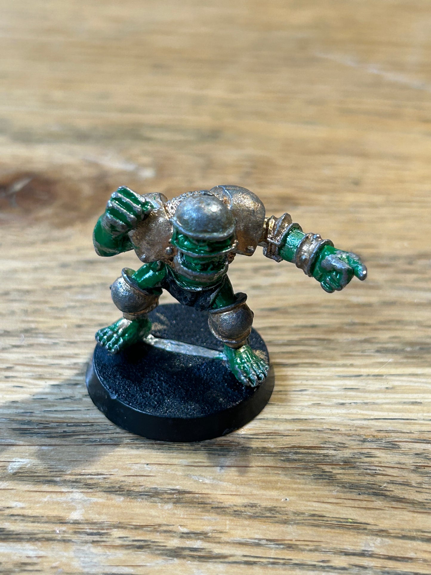Warhammer: Blood Bowl - Orc thrower chucka (oop metal)
