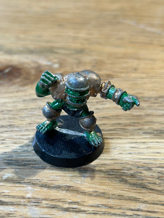 Warhammer: Blood Bowl - Orc thrower chucka (oop metal)