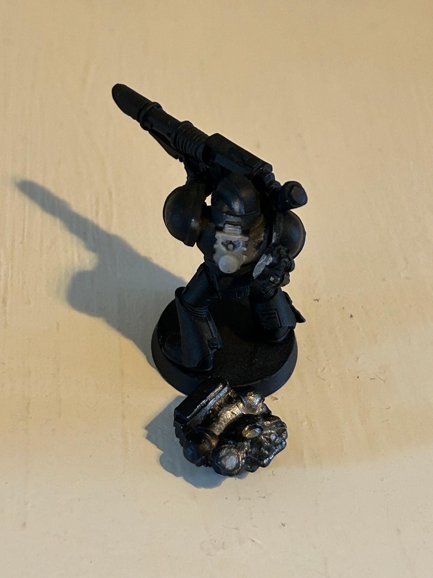 Warhammer 40k space marine devastator with lascannon (marine is plastic, backpack and gun are metal)