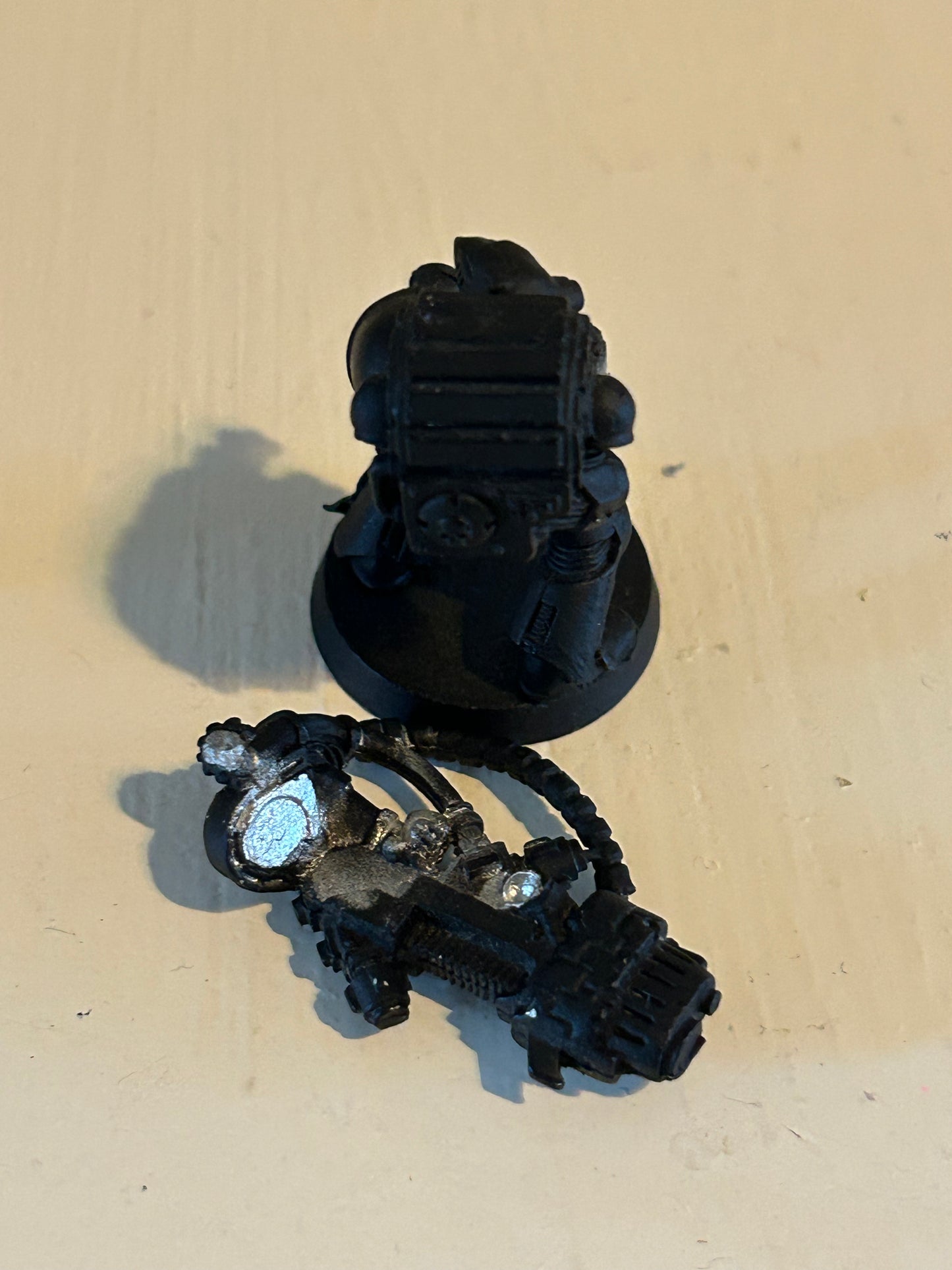 Warhammer 40k space marine devastator with heavy plasma (marine is plastic, backpack and gun are metal)