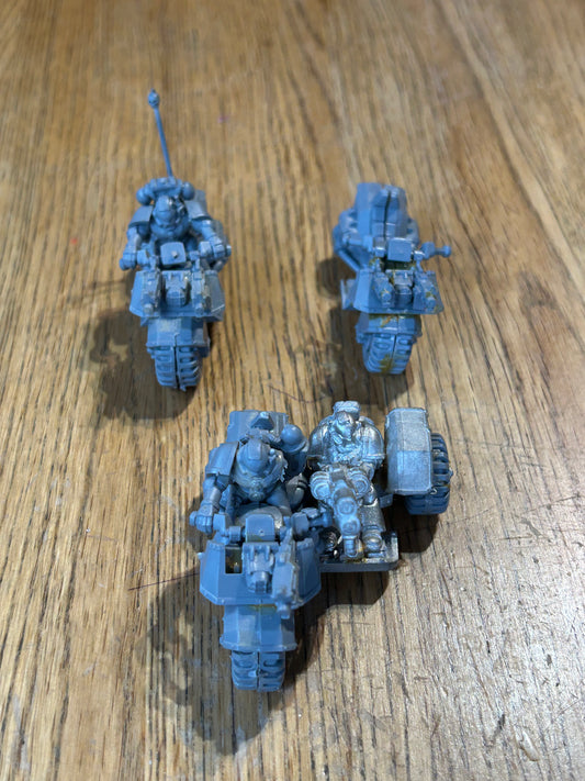 Warhammer 40k attack bikes x2 and attack bike with sidecar space marines (one rider is missing)