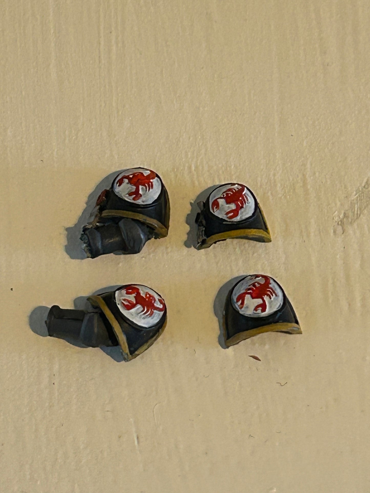 Warhammer 40k red scorpion shoulder pads x4 (two are glued to arms)