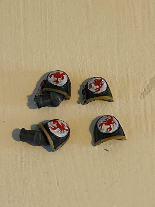 Warhammer 40k red scorpion shoulder pads x4 (two are glued to arms)