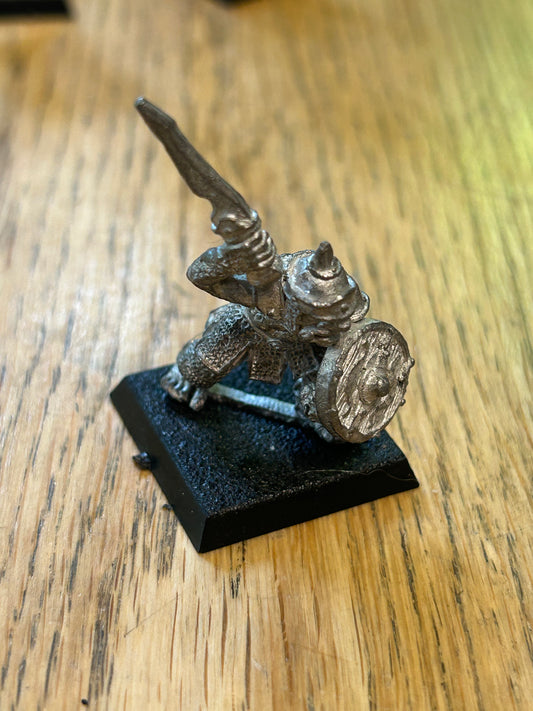 ME44 Uruk-hai LOTR citadel games workshop Gw With Sword Middle-earth Oldhammer
