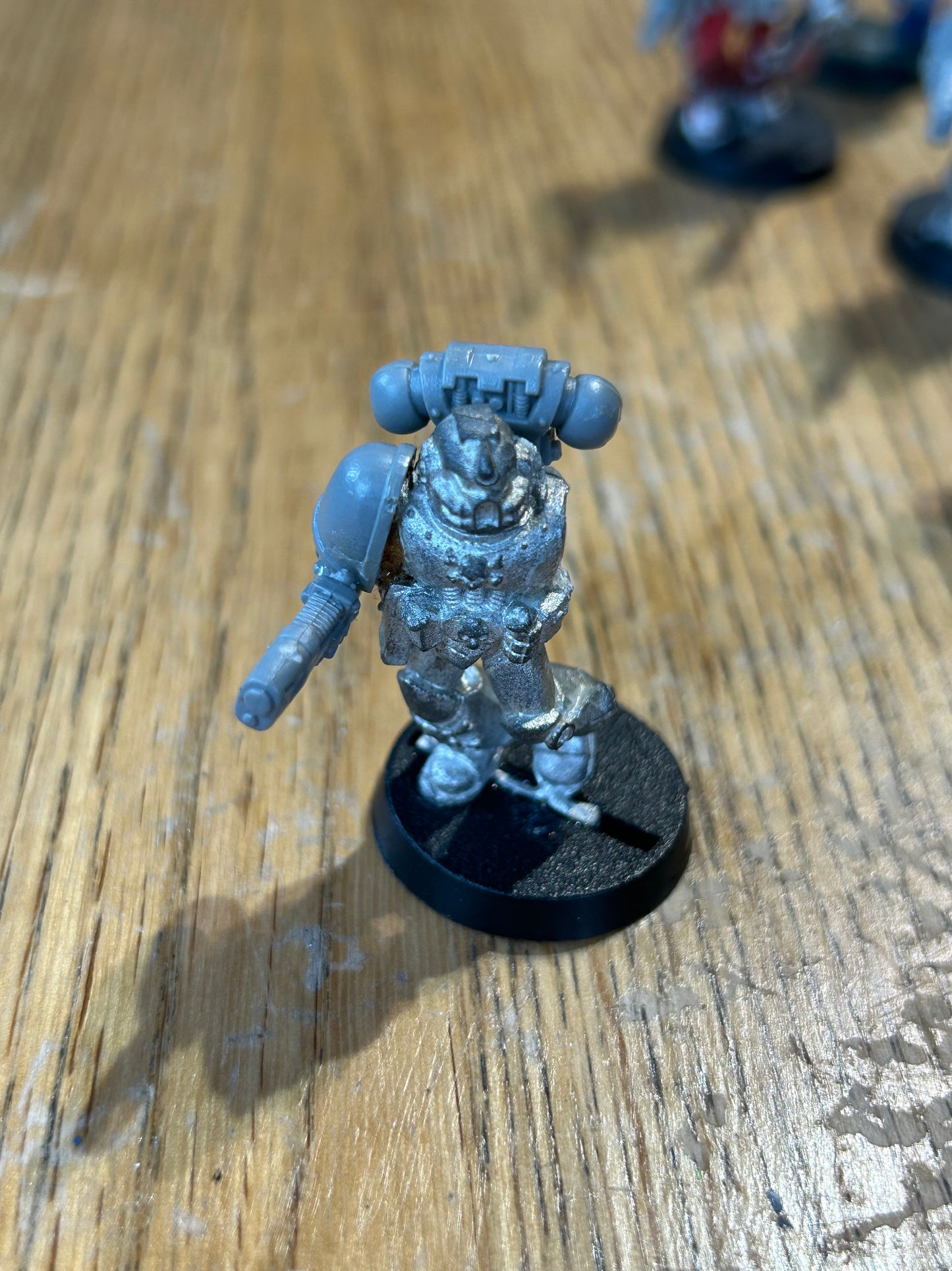 Warhammer 40k space marines x8 (missing some of the plastic parts)