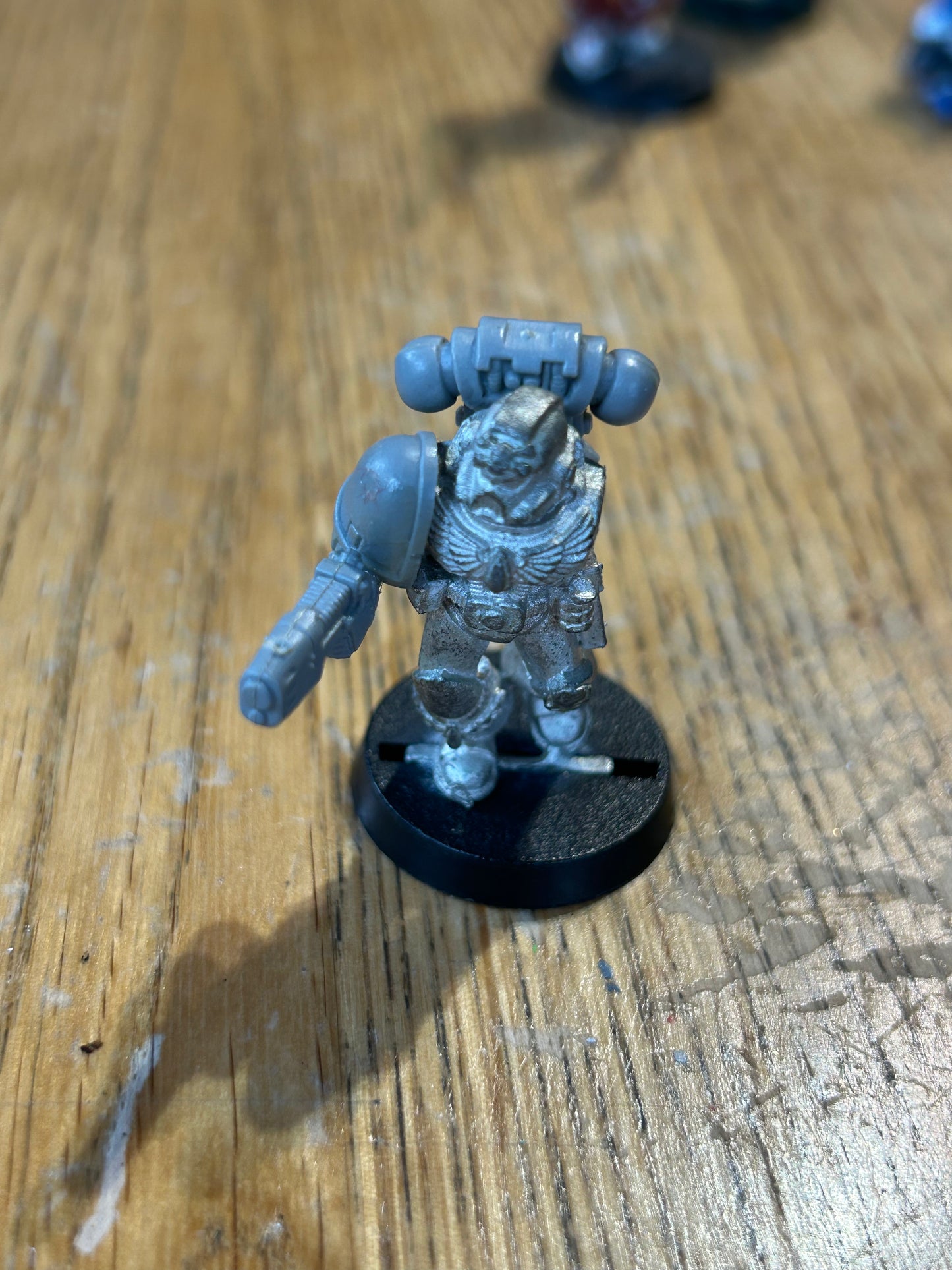 Warhammer 40k space marines x8 (missing some of the plastic parts)