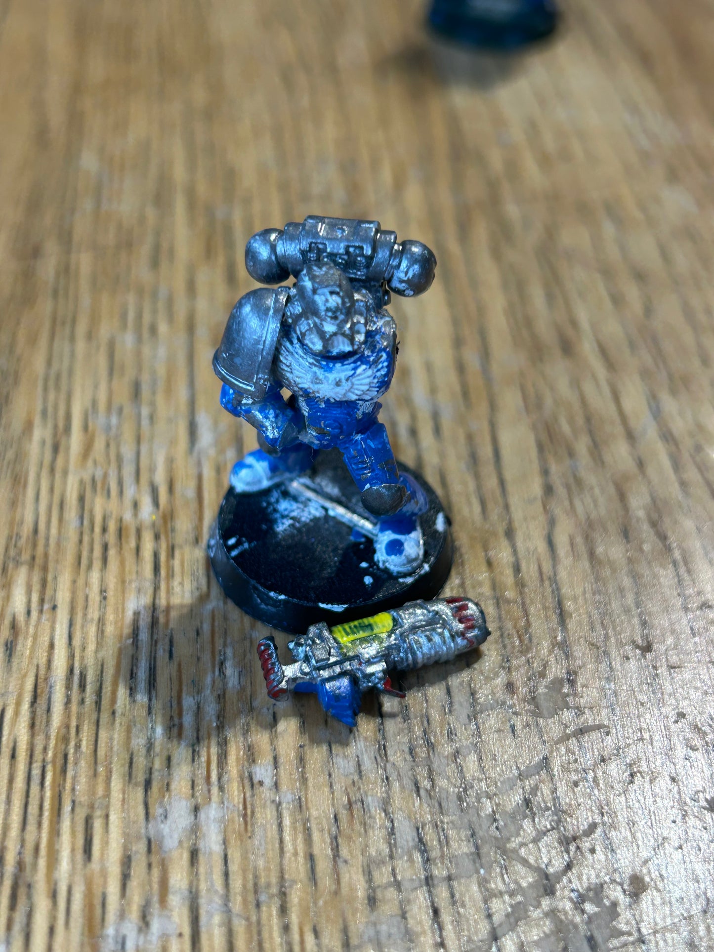 Warhammer 40k space marines x8 (missing some of the plastic parts)