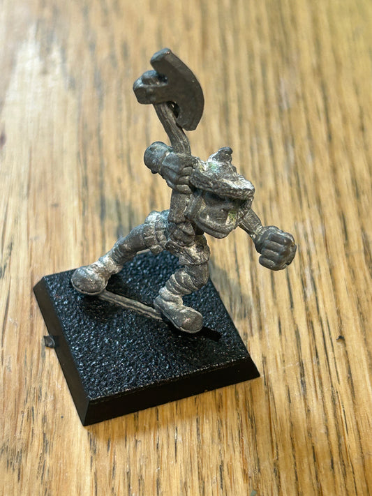 Warhammer fantasy marauder miniatures orc warrior with hand axe x1