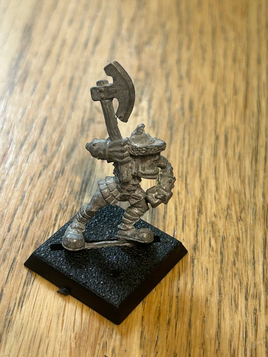 Warhammer fantasy marauder miniatures orc warrior with hand axe x1